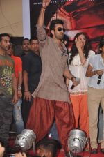 Ranbir Kapoor and Nargis Fakri promote Rockstar in MMK College on 19th Oct 2011 (35).JPG